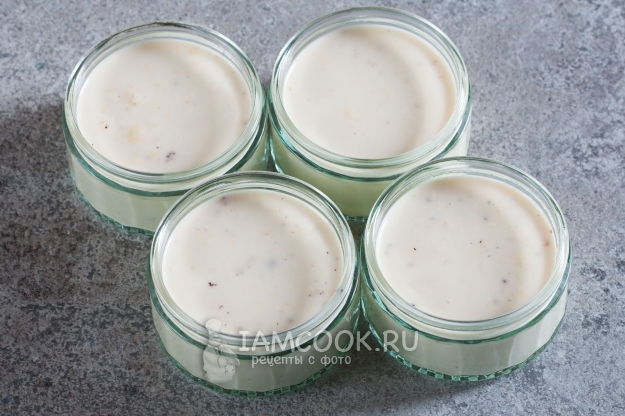 Разлить смесь по формочкам