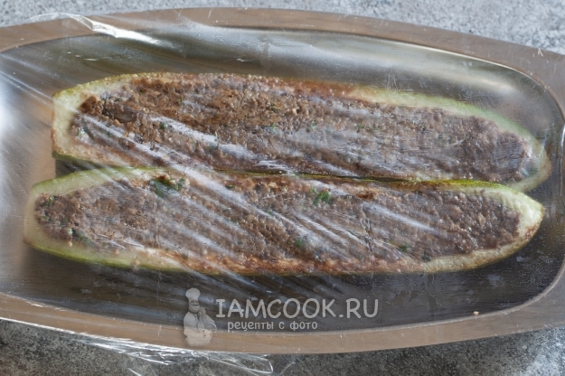 Закрываем огурцы плёнкой