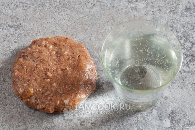 Сформировать из теста лепешку