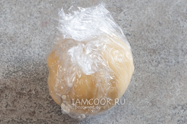 Положить тесто в пакет