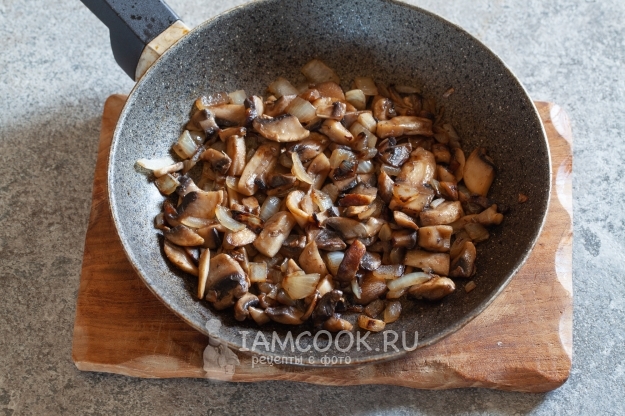 Жарим грибы с луком