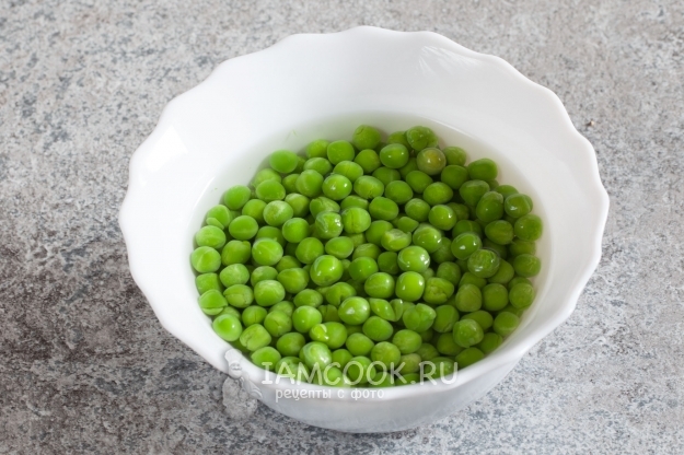 Залить горошек кипятком