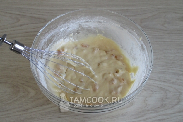 Размешать тесто с вареньем