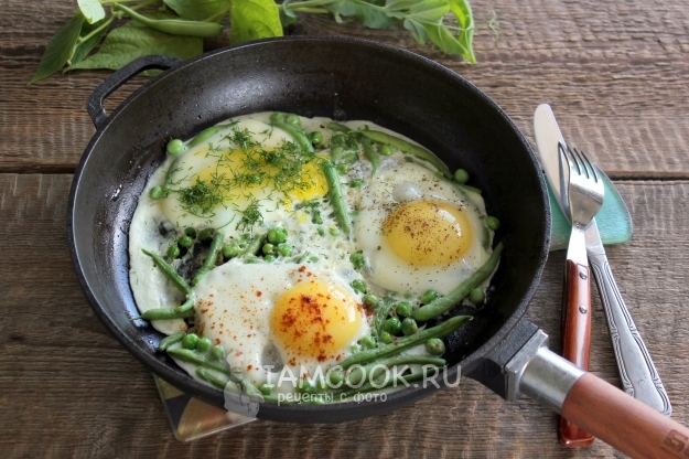 Рецепт яичницы с горошком и стручковой фасолью