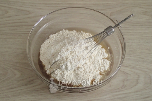 Всыпать муку