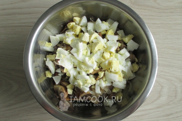 Положить яйца