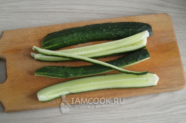 Порезать огурец