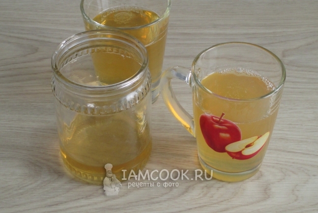 Разлить желатин по кружкам