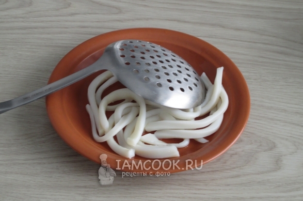 Сварить кальмаров