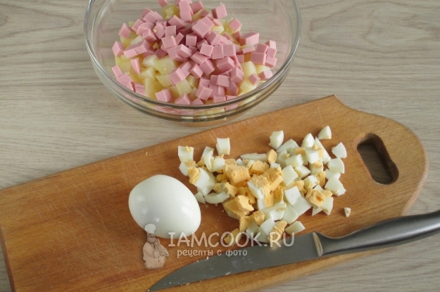 Порезать яйца