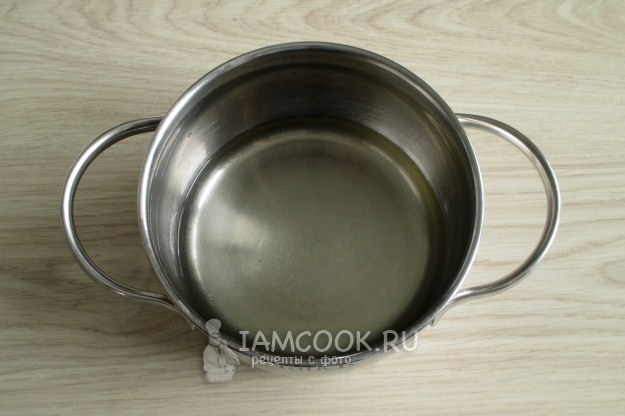 Соединить воду и сахар