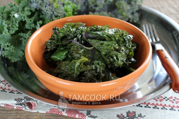Рецепт тушеной капусты кале с чесноком