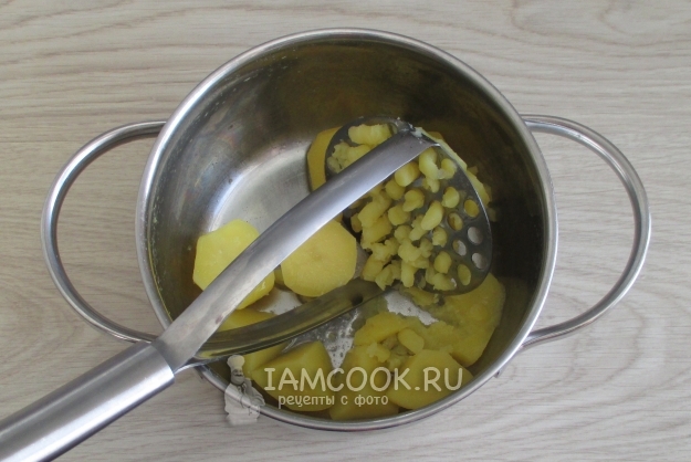 Сварить картофель