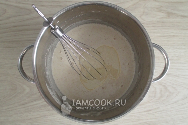 Влить масло