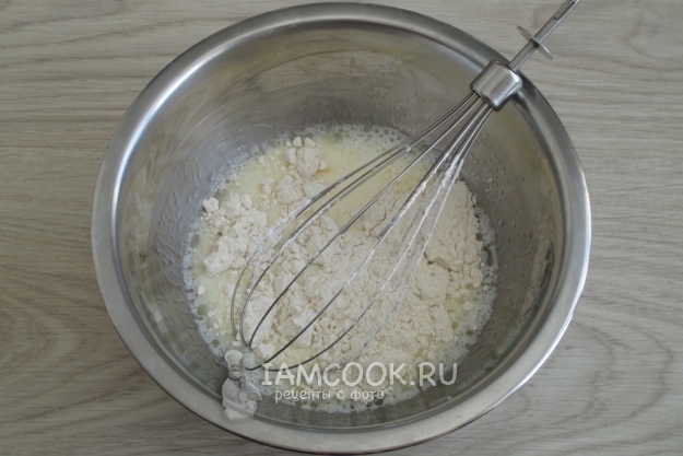 Всыпать муку