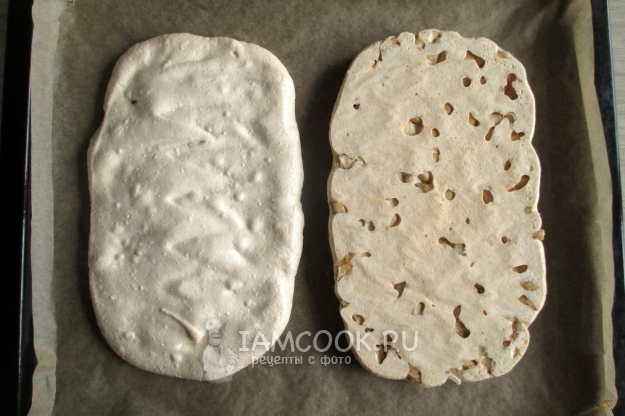 Приготовить два коржа