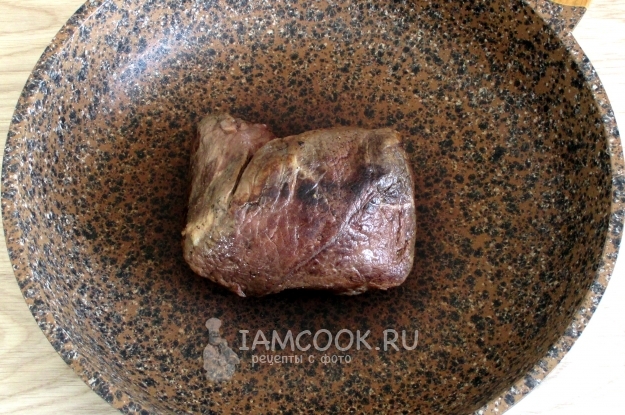 Обжарить мясо