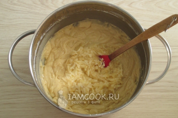 Положить банановое пюре