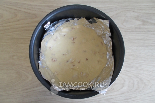 Выложить тесто в форму