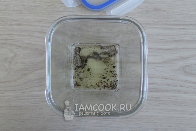 Соединить масло с перцем