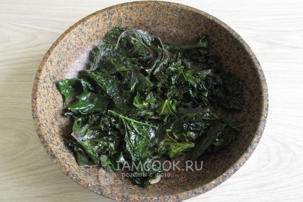 Потушить листья капусты