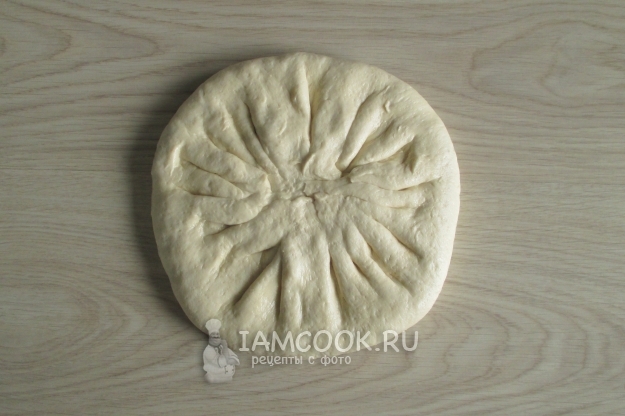 Защепить края теста