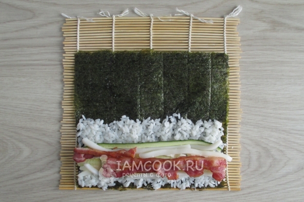 Положить бекон