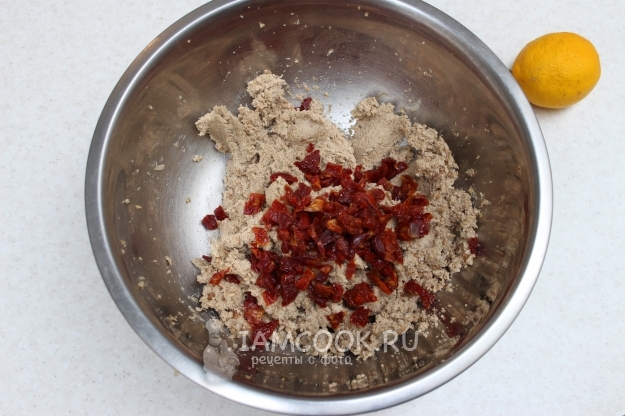 Положить помидоры