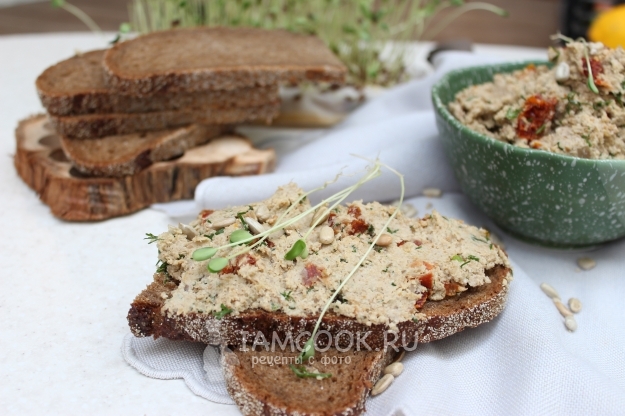 Готовый паштет из семян подсолнуха