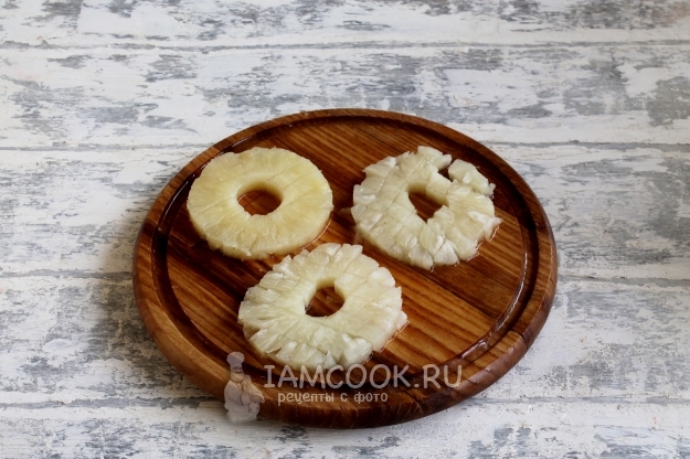 Порезать ананасы