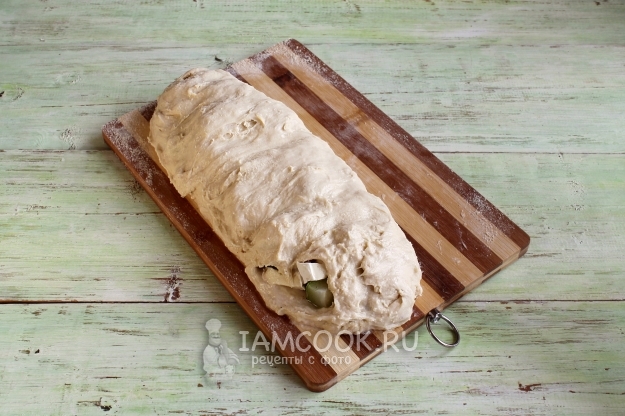 Завернуть начинку в тесто