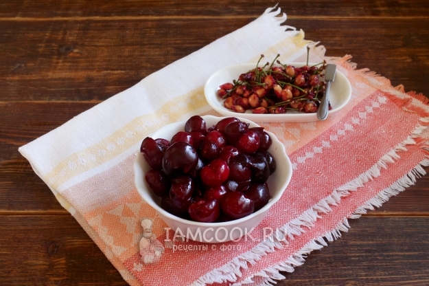 Удалить из черешни косточки