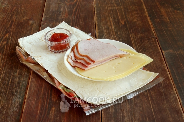 Ингредиенты для треугольников из лаваша с ветчиной и сыром