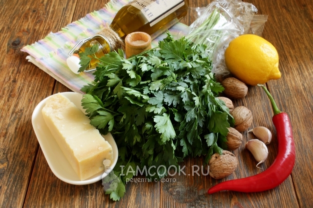 Ингредиенты для песто из петрушки