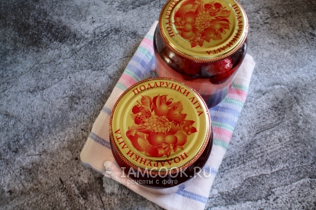 Накрыть банки крышками