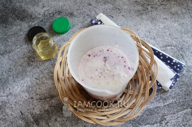 Влить кефир