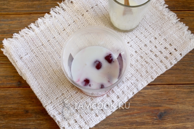 Влить кефир