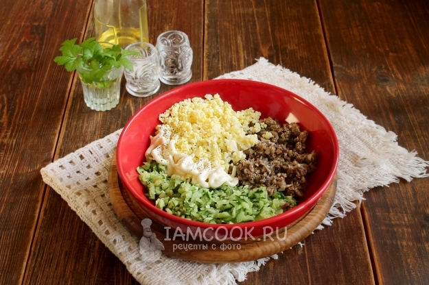 Соединить компоненты для салата