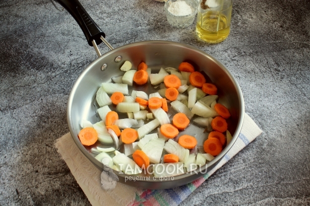 Положить морковь