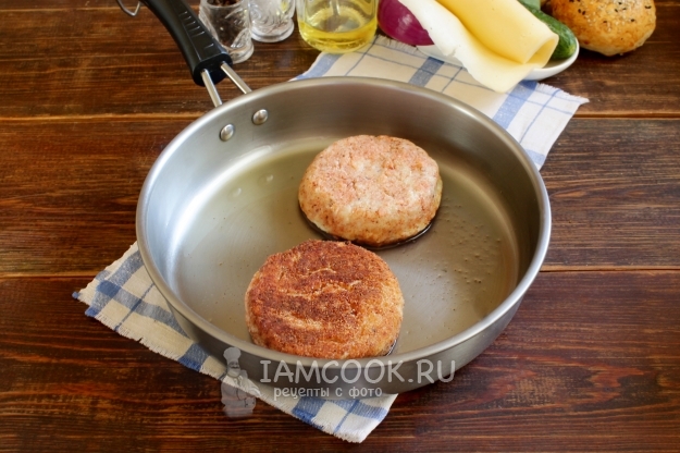 Пожарить котлеты