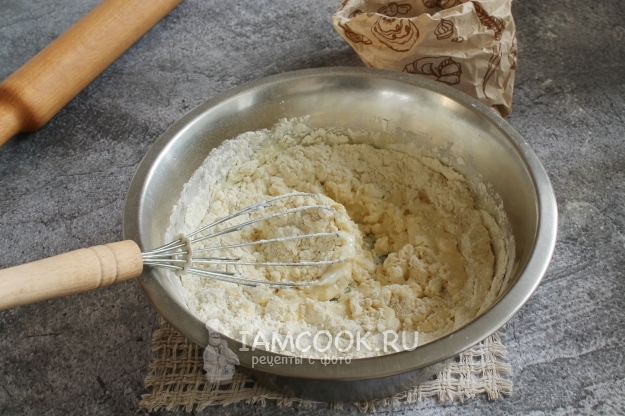 Всыпать муку