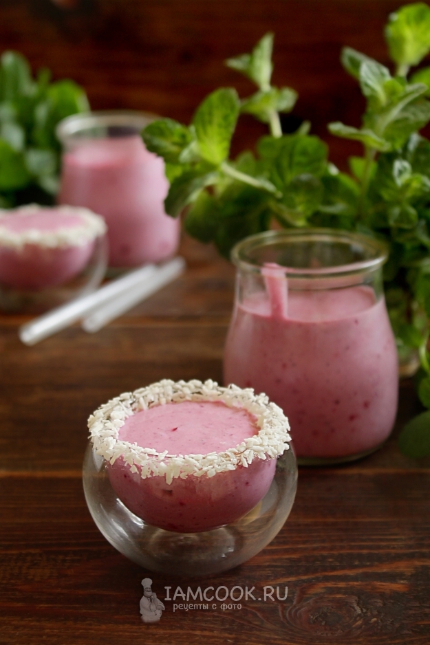 Рецепт смузи с кокосовым молоком и черной смородиной