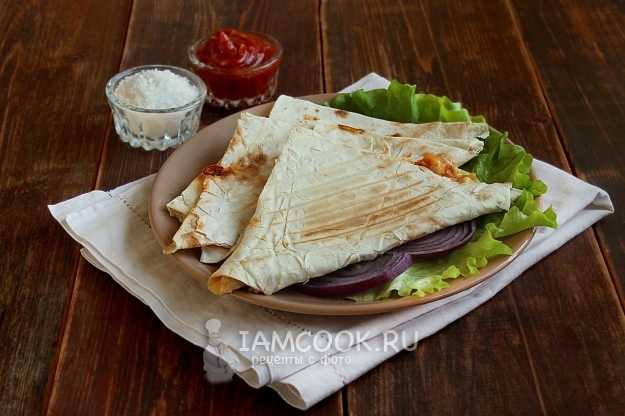 Фото треугольников из лаваша с ветчиной и сыром