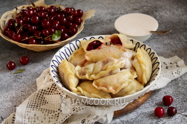 Рецепт вареников с вишней на кефире (с содой)