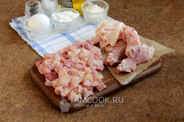 Порезать мясо курицы