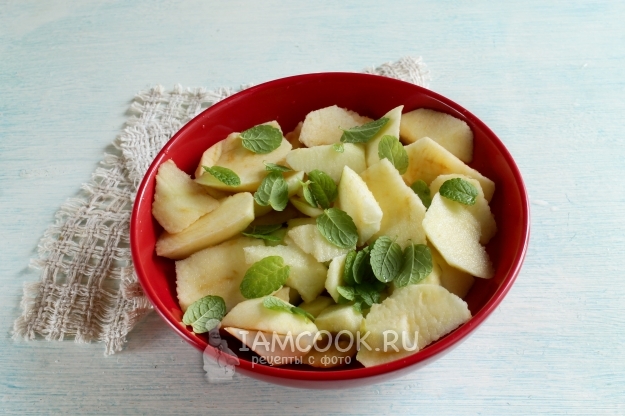 Положить листья мяты