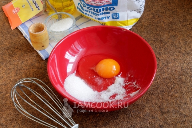 Соединить яйца с сахаром