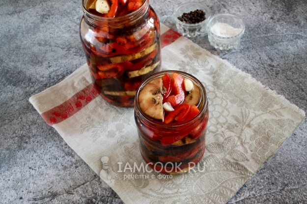 Залить овощи маринадом