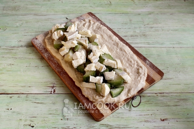 Положить сыр