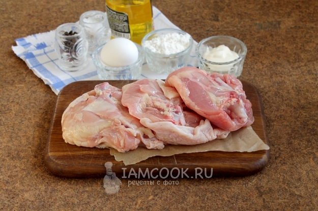 Ингредиенты для резаных оладий из филе курицы с майонезом